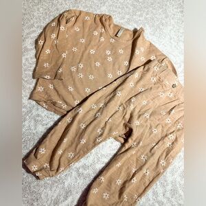 Size 2/3 girls set Two piece floral set. Great Rylee and cru